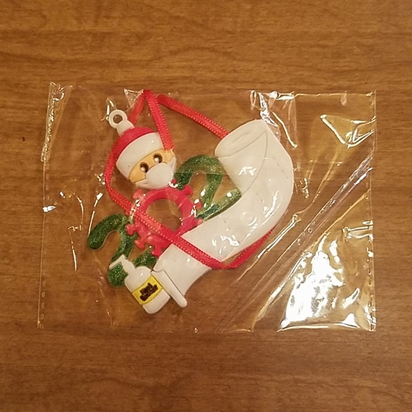 NEW! 2020 Commemorative Christmas ornament. - Picture 3 of 3